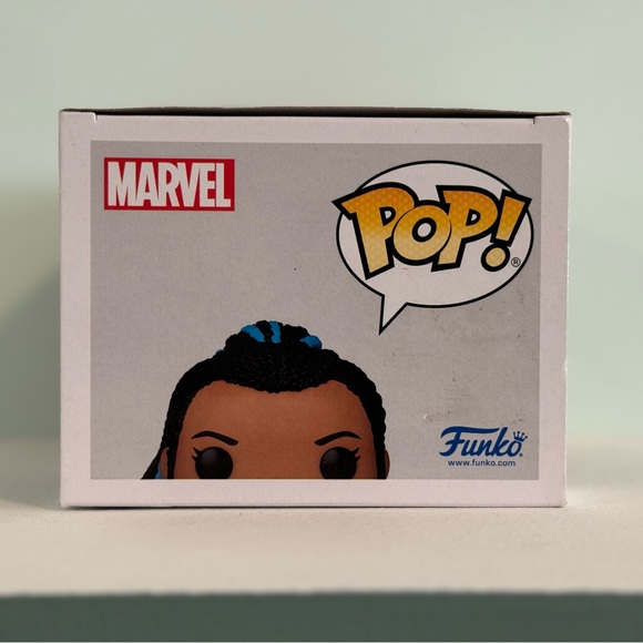 Funko Pop! - Thor Love and Thunder Vinyl Figure - Valkyrie #1042 - Picture 5 of 9